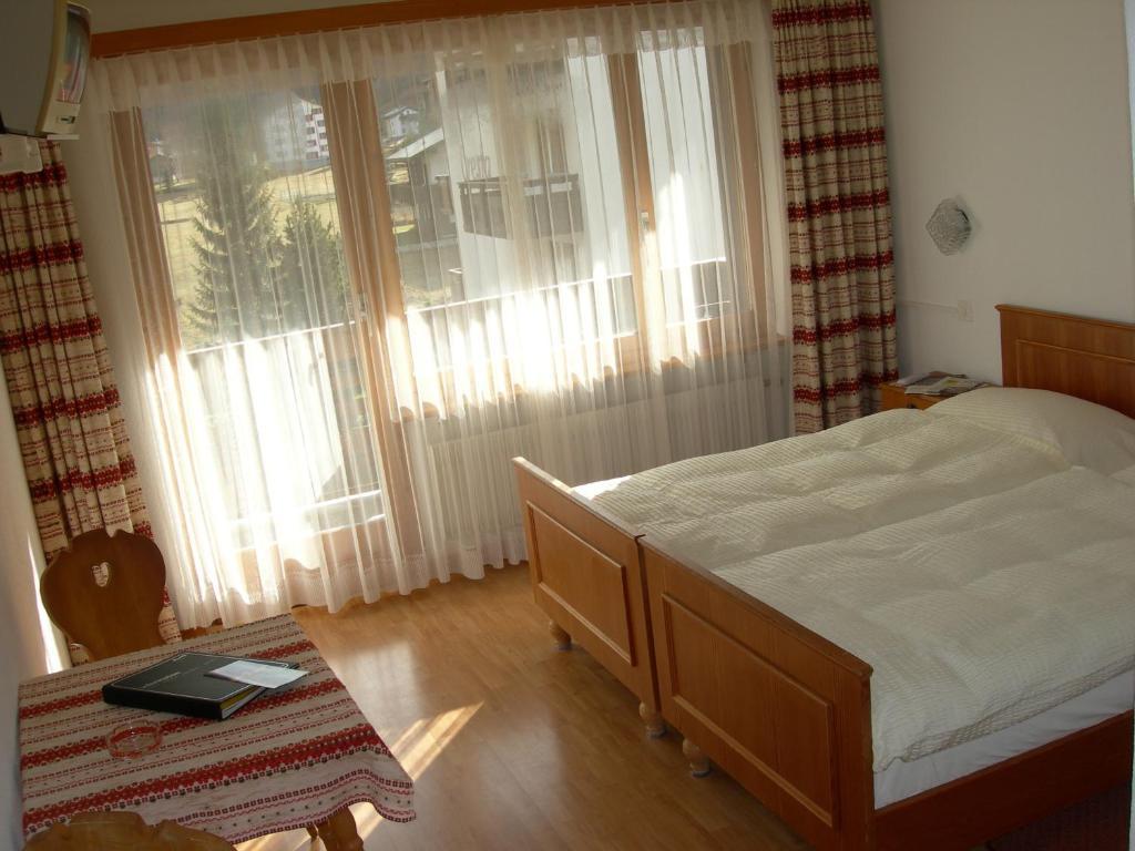 Hotel Adler Saas-Grund Rom bilde