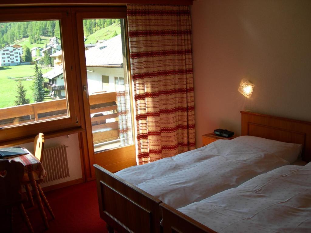 Hotel Adler Saas-Grund Rom bilde